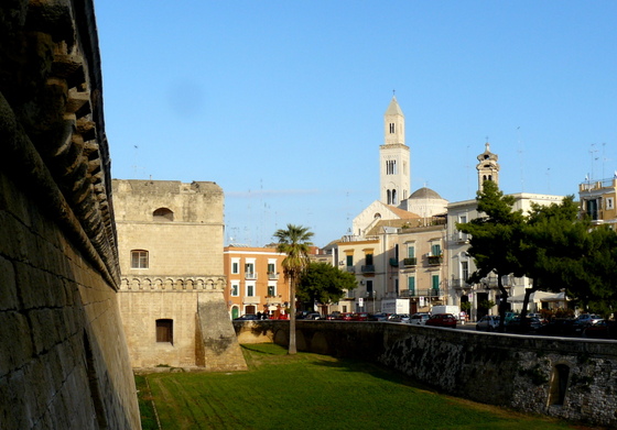 Bari Castello w Cathedral.JPG